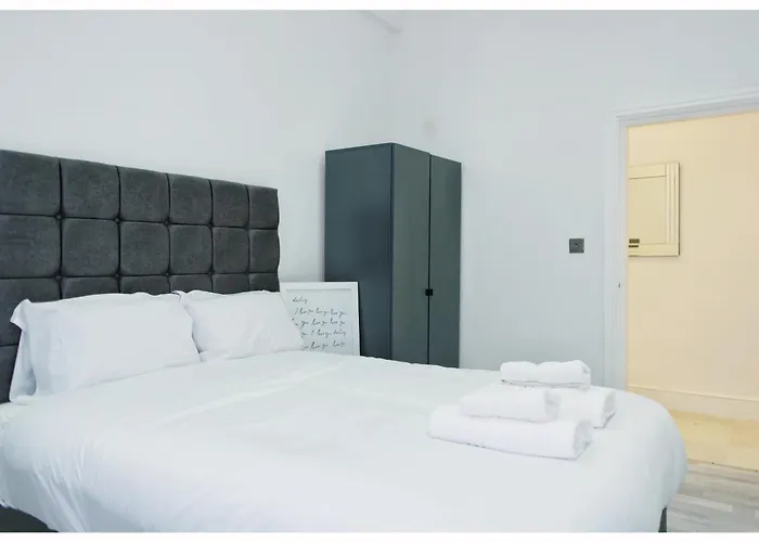 The Grandeur Mill Apartment